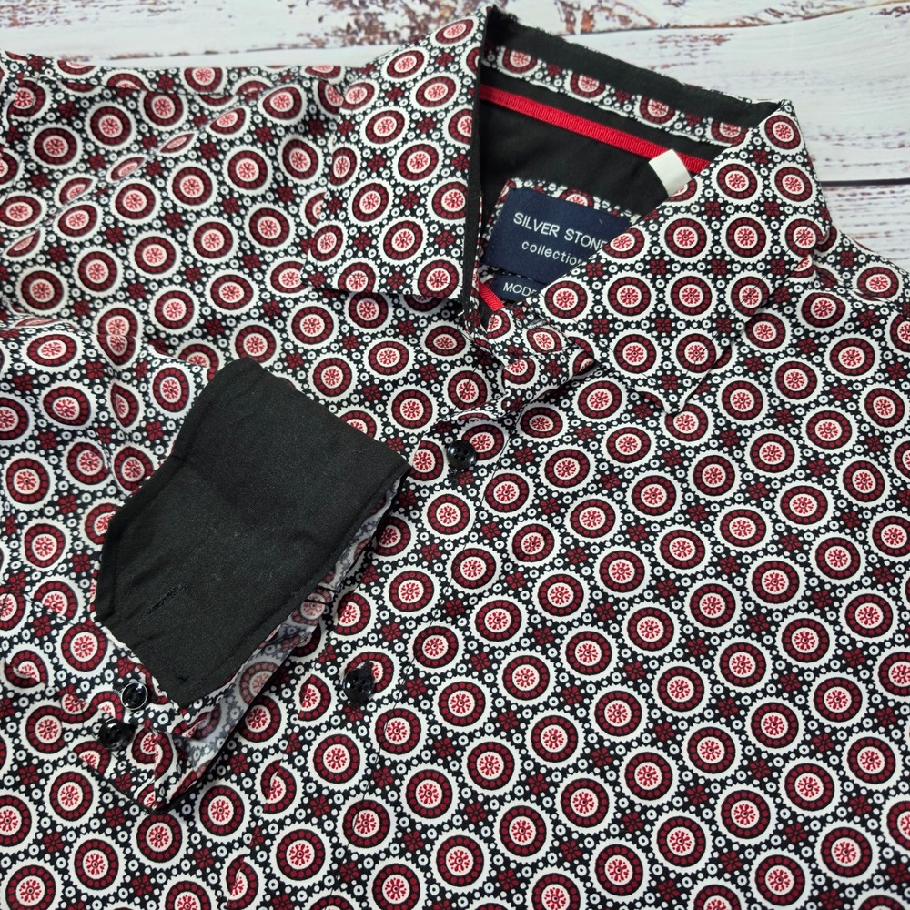 Silver Stone Button Down Men Large Red Medallion Excellent Modern Fit Long Slv